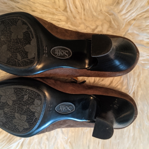 Sofft brand,  Mary Jane Suede Pump - Picture 5 of 5